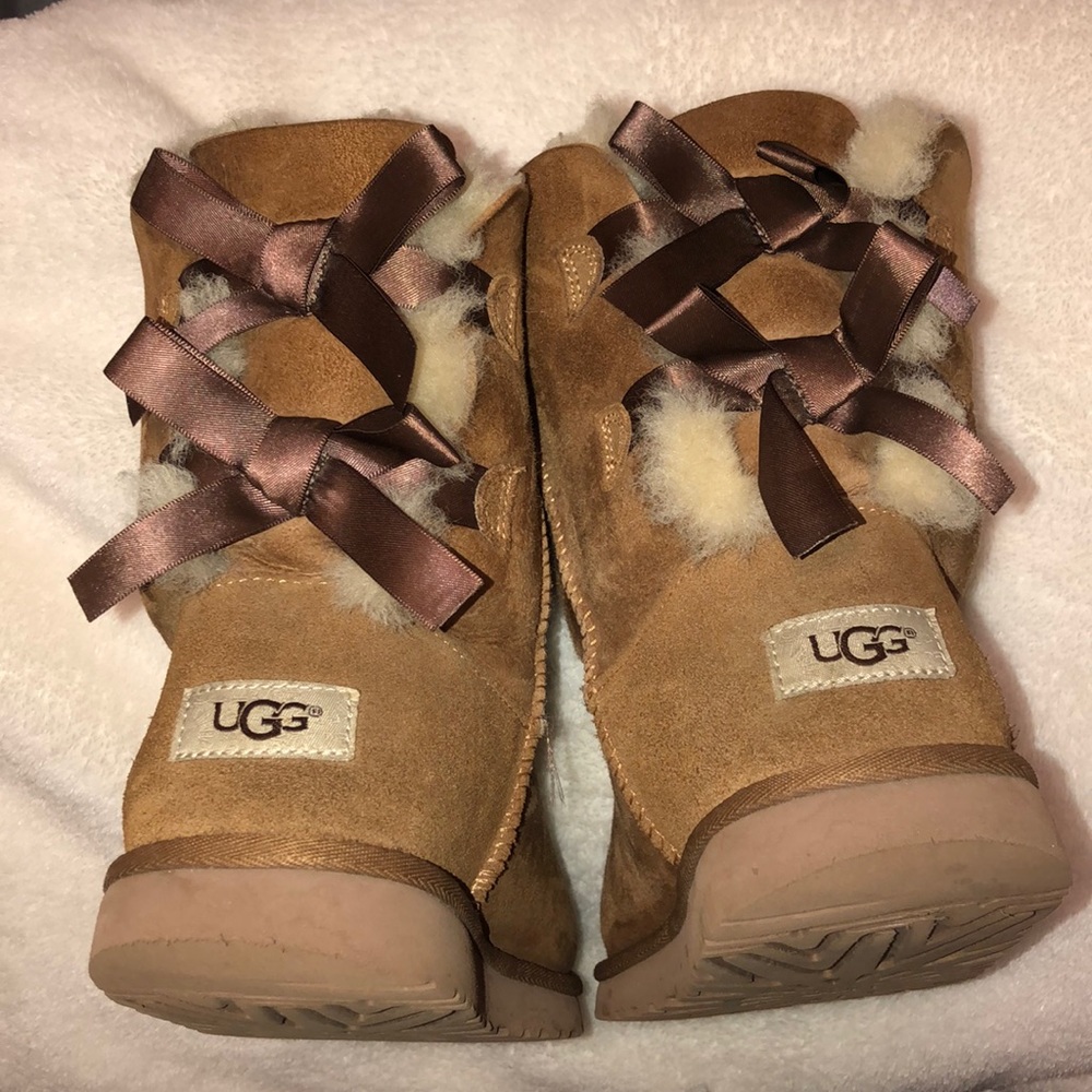 Bow tie Uggs